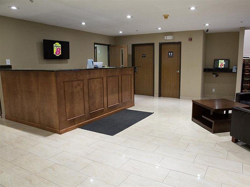Econo Hotel 3*