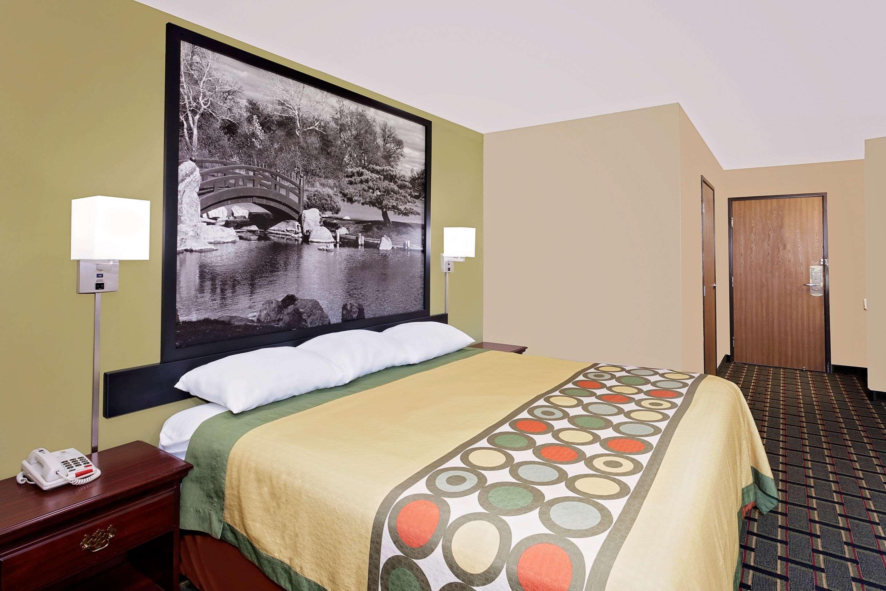Hotel Econo 3*