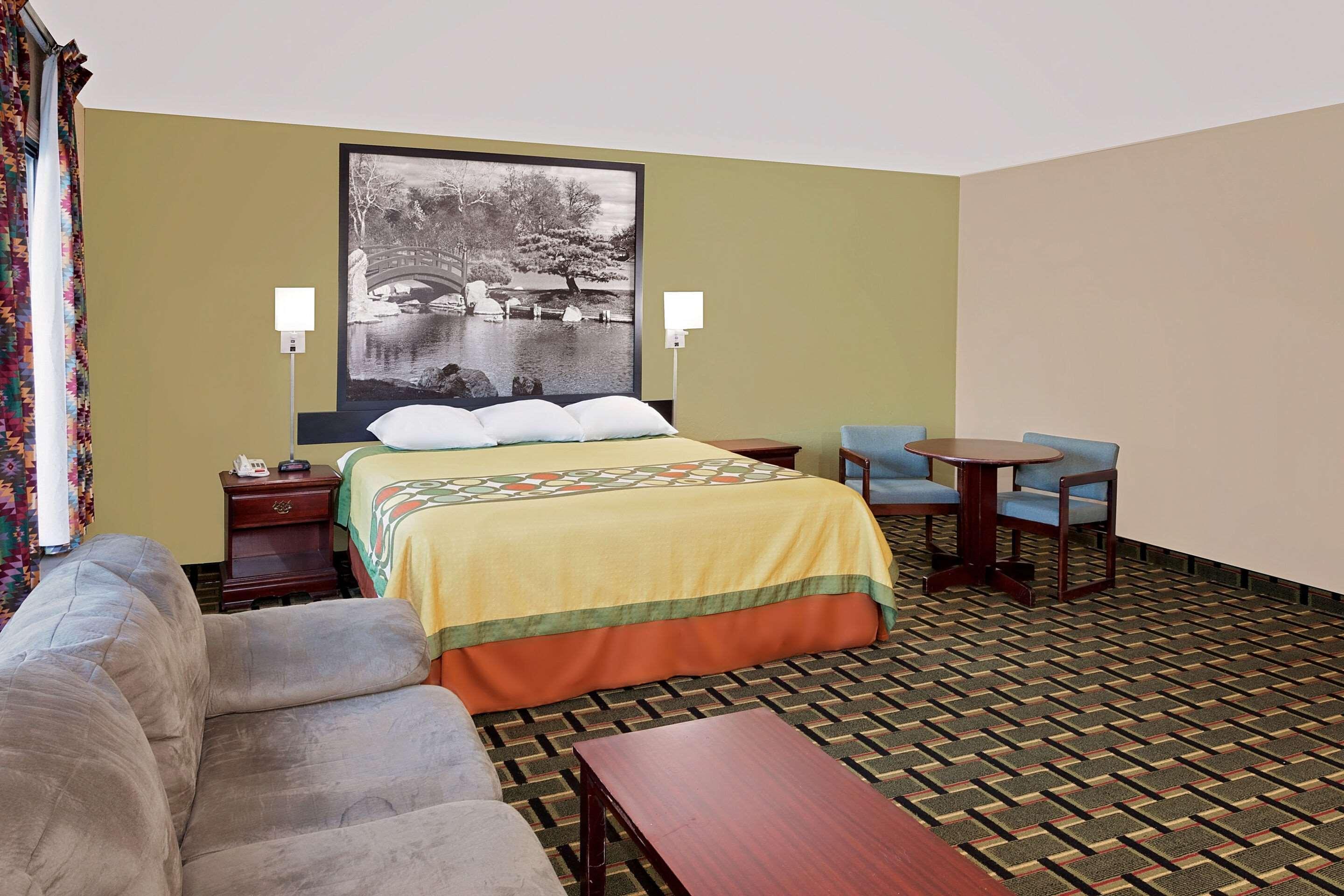 Hotel Econo Canton