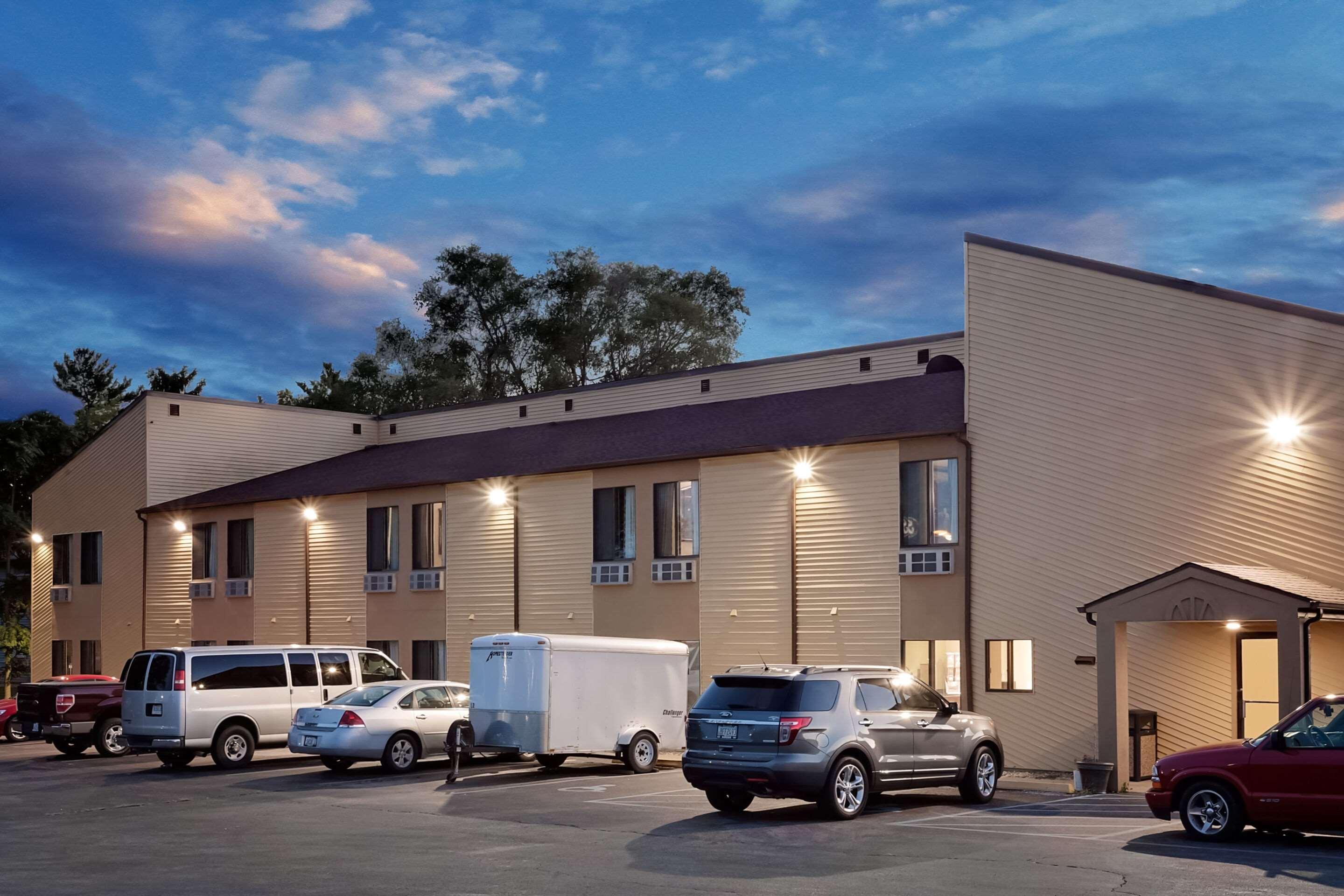 Hotel Econo 3*