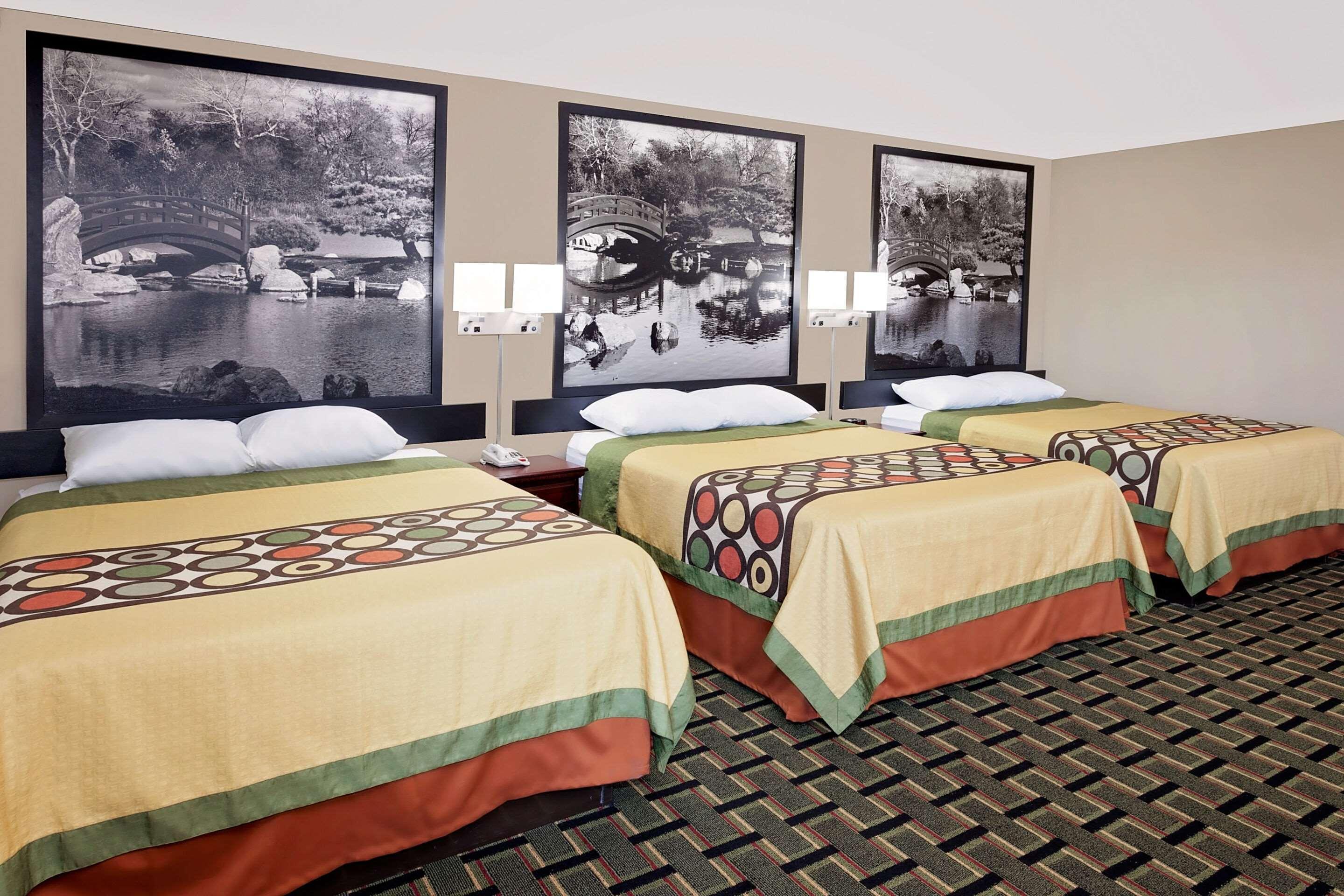 Econo Hotel