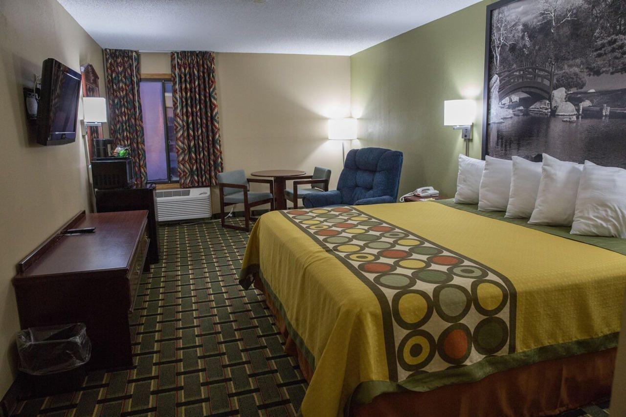 Hotel Econo 3*