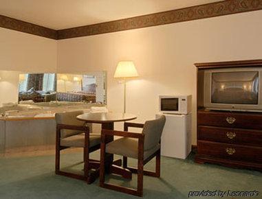 Econo Hotel 3*