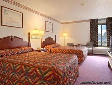 Econo Hotel 3*