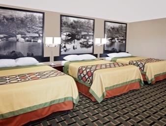 Econo Hotel 3*