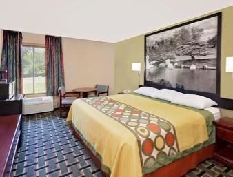 Econo Hotel 3*