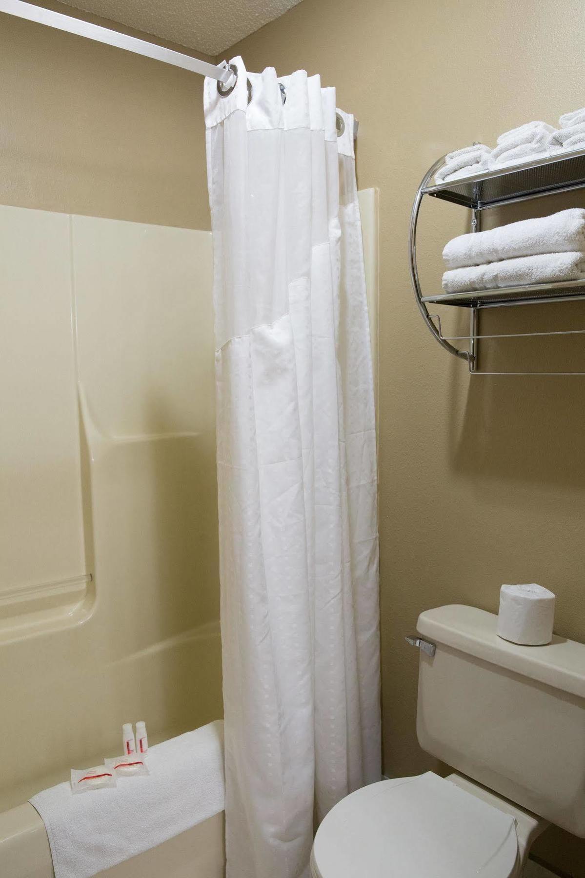 Econo Hotel 3*